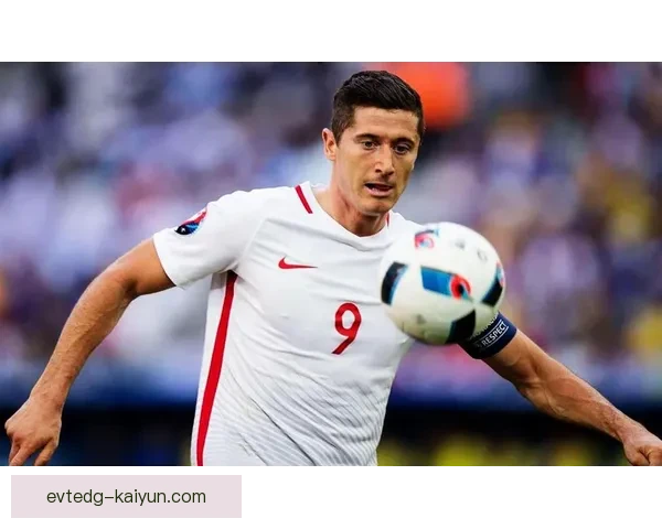 莱万多夫斯基国家队回归备受期待，状态有所恢复。