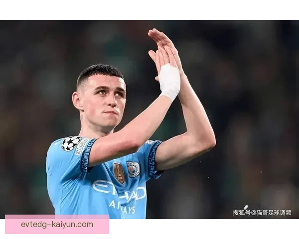 福登持续提升与球迷的互动方式，展现亲和力与沟通能力。